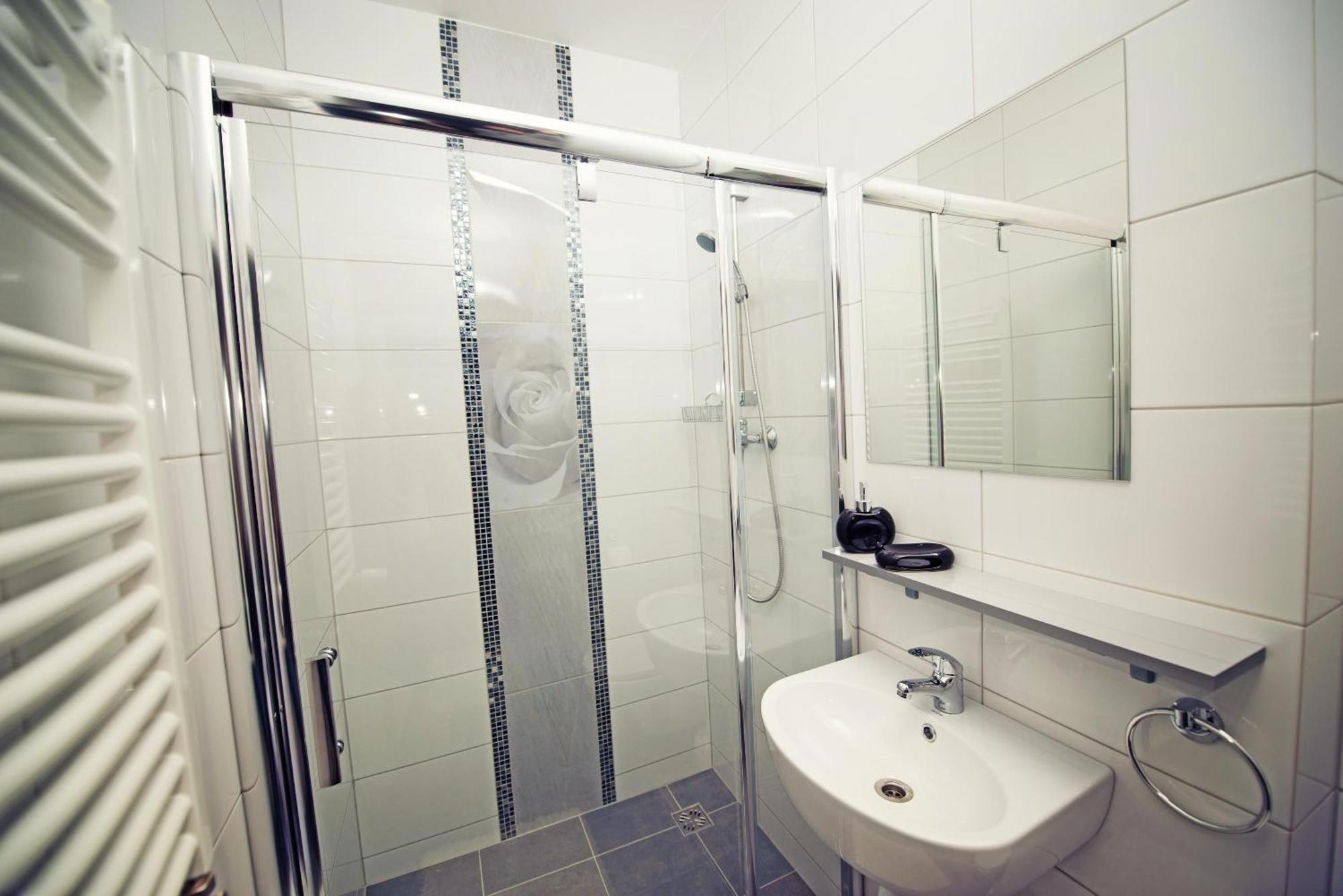 Makara Otel Katoviçe Dış mekan fotoğraf