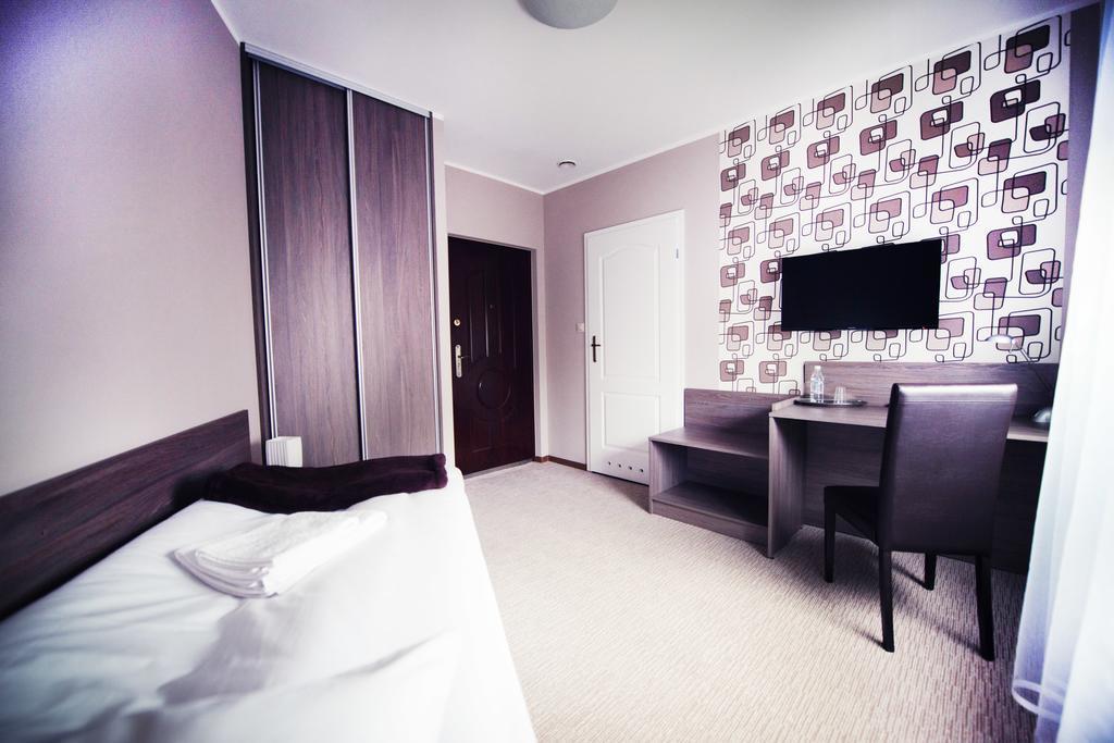 Makara Otel Katoviçe Oda fotoğraf
