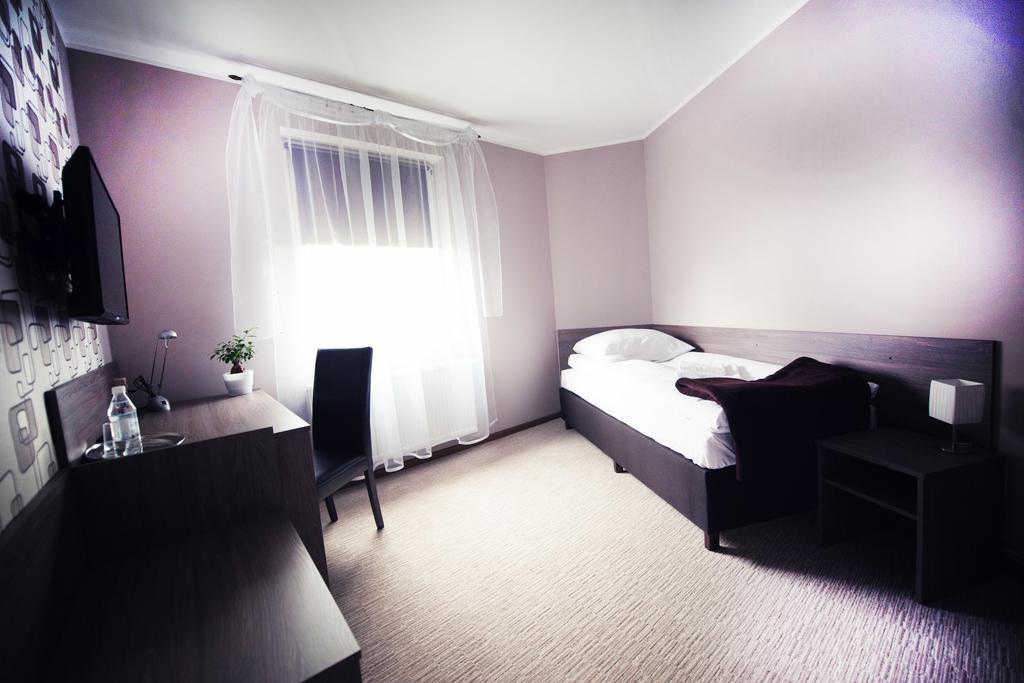 Makara Otel Katoviçe Oda fotoğraf