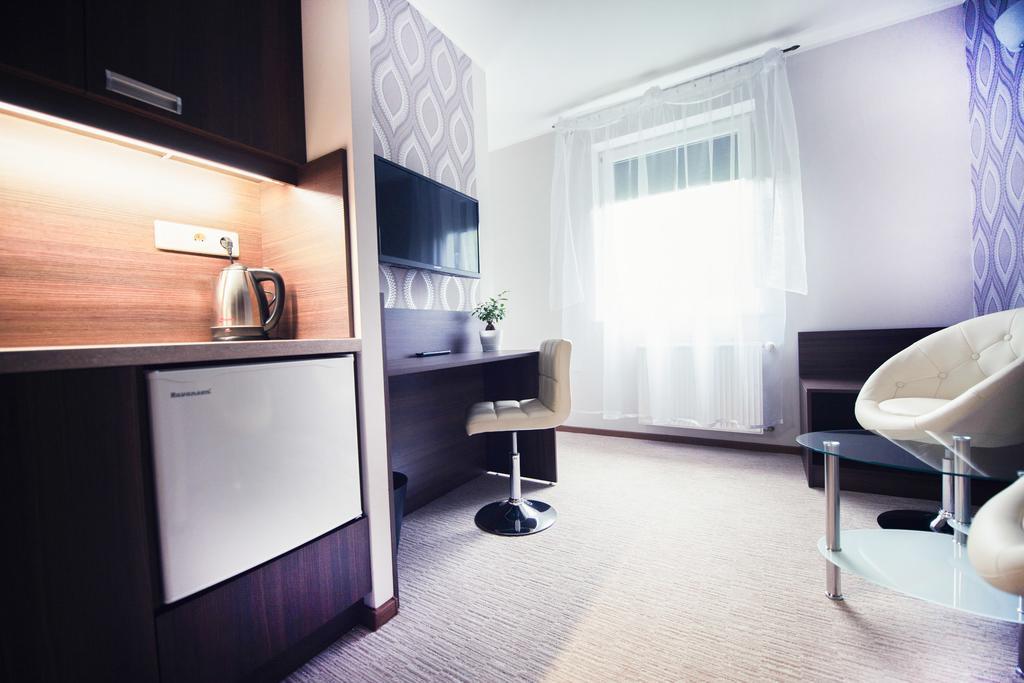 Makara Otel Katoviçe Oda fotoğraf
