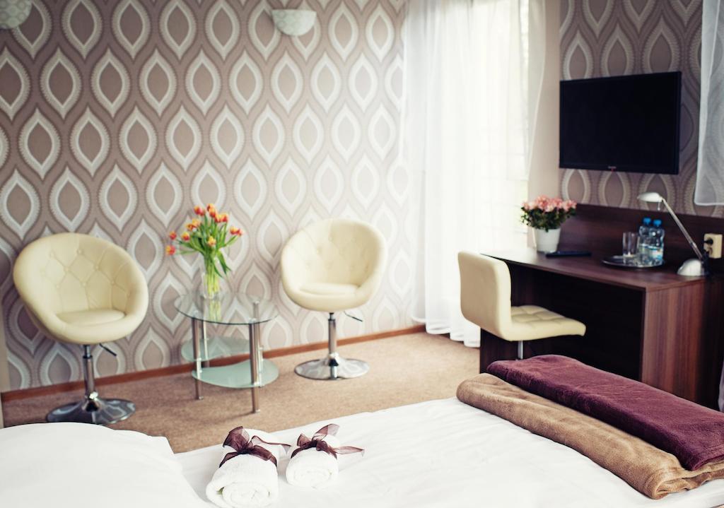 Makara Otel Katoviçe Oda fotoğraf