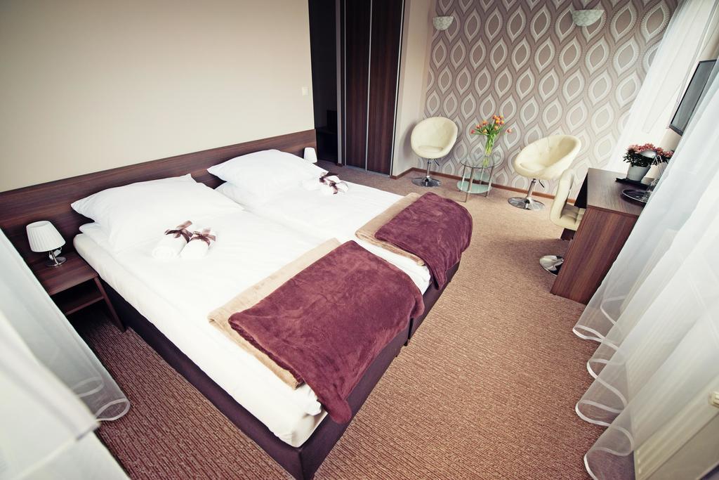 Makara Otel Katoviçe Dış mekan fotoğraf